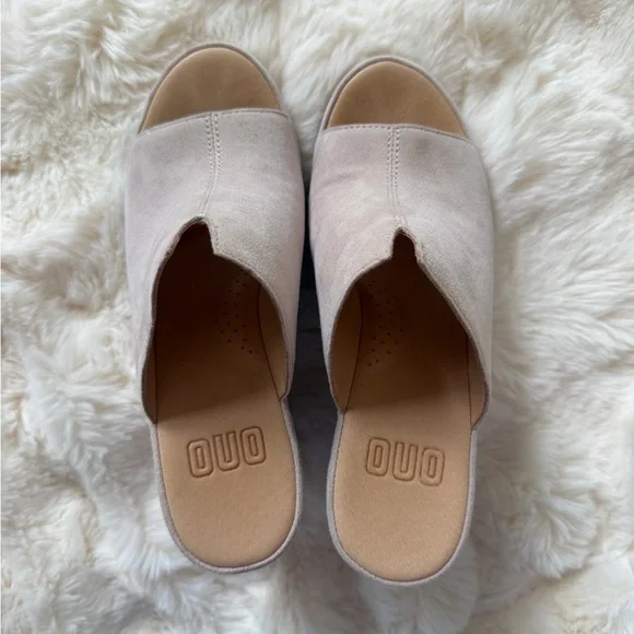 Urban Outfitters Cream Mules - Picture 1 of 6
